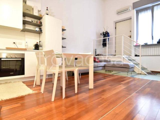 Trilocale in affitto a Milano via Gaetano de Castillia, Isola