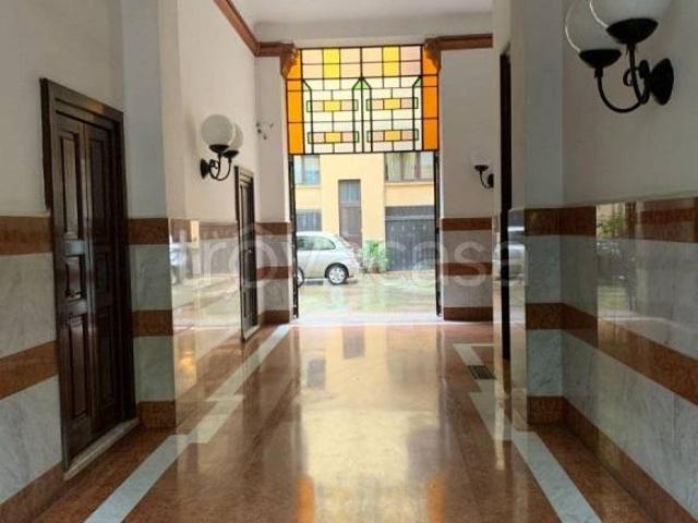 Trilocale in affitto a Milano via Fratelli Bronzetti, 3, Indipendenza