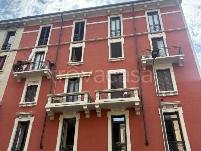 Trilocale in affitto a Milano via Nino Oxilia, 7, Pasteur