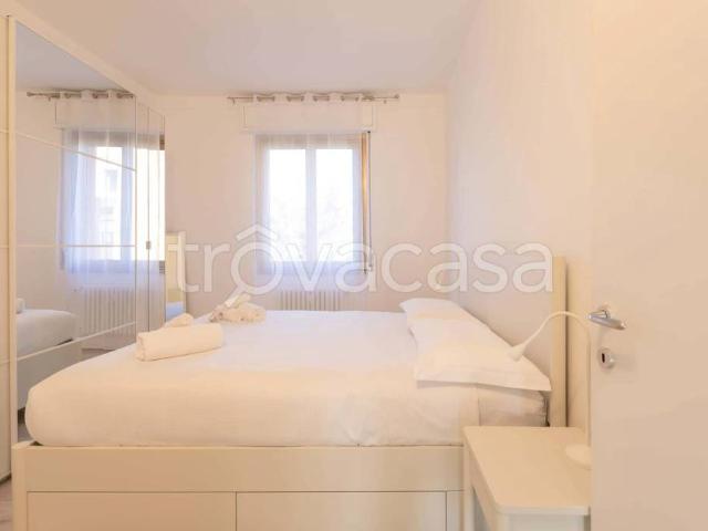 Trilocale in affitto a Milano via Savona, Piazza Napoli