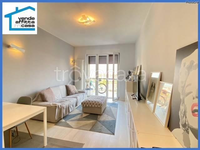 Trilocale in affitto a Milano via Val di Sole, 10, Vigentino Fatima