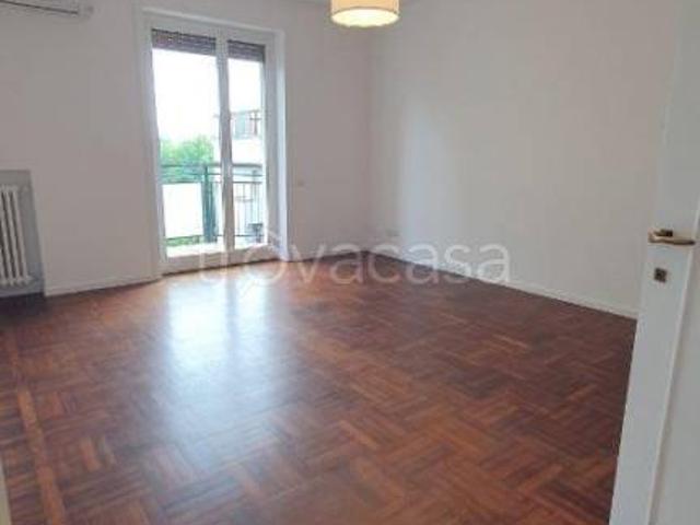 Trilocale in affitto a Milano, Farini