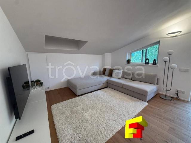 Trilocale in affitto a Moggio via per concenedo 20