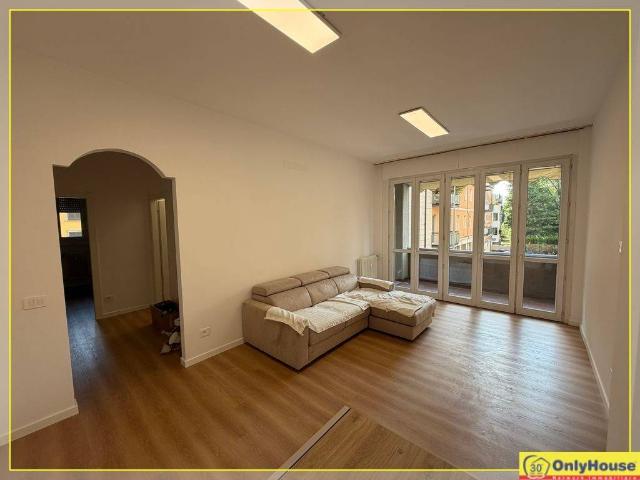 Trilocale in affitto a Bergamo via Francesco Nullo, 3, Centro