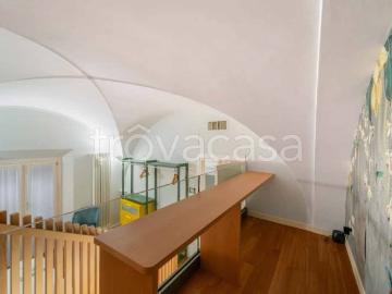 Trilocale in affitto a Bologna via Borgonuovo, Centro Storico