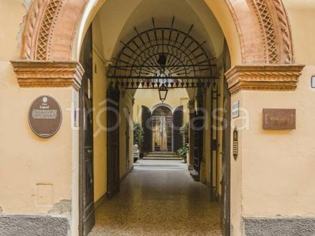 Trilocale in affitto a Bologna via dal Luzzo, Centro Storico