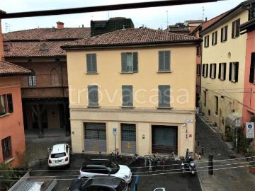 Trilocale in affitto a Bologna via Degli Albari, Centro Storico