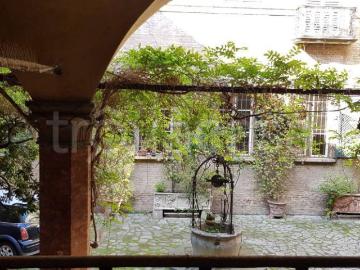 Trilocale in affitto a Bologna via Degli Albari, Centro Storico