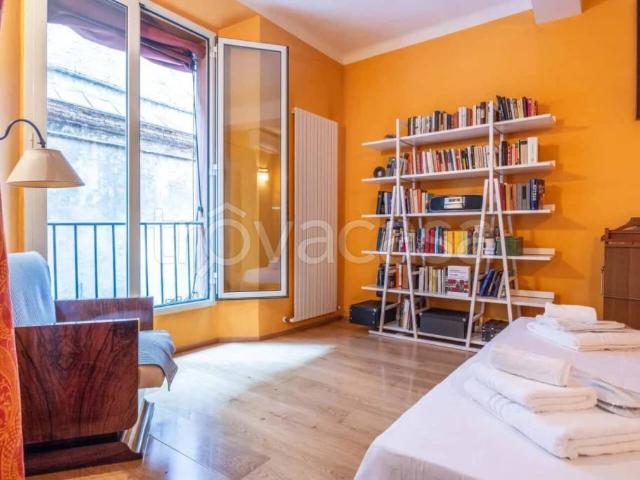 Trilocale in affitto a Bologna via Pescherie Vecchie, Centro Storico