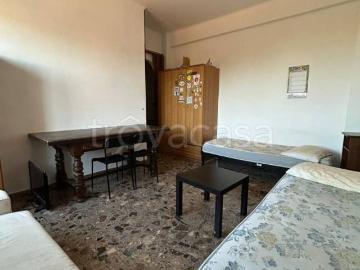 Trilocale in affitto a Bologna via Riva di Reno, Centro Storico