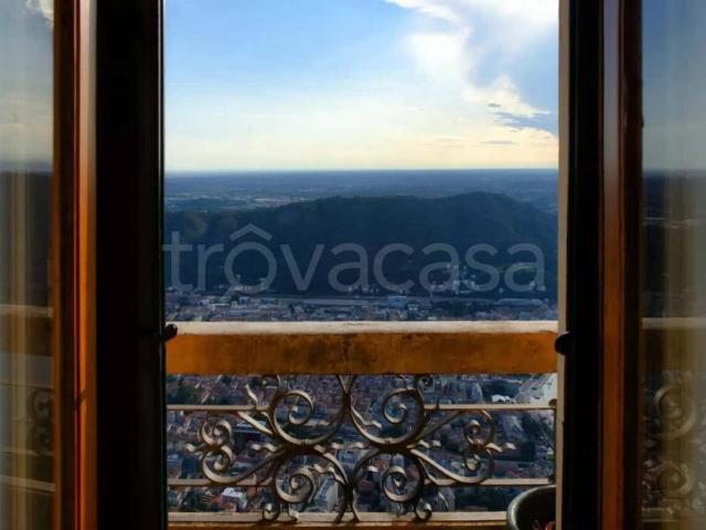 Trilocale in affitto a Brunate via Alessandro Volta