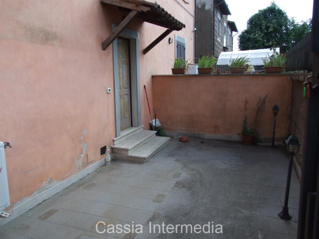 Trilocale in Affitto a Castel Sant'Elia con Ingresso Indipendente