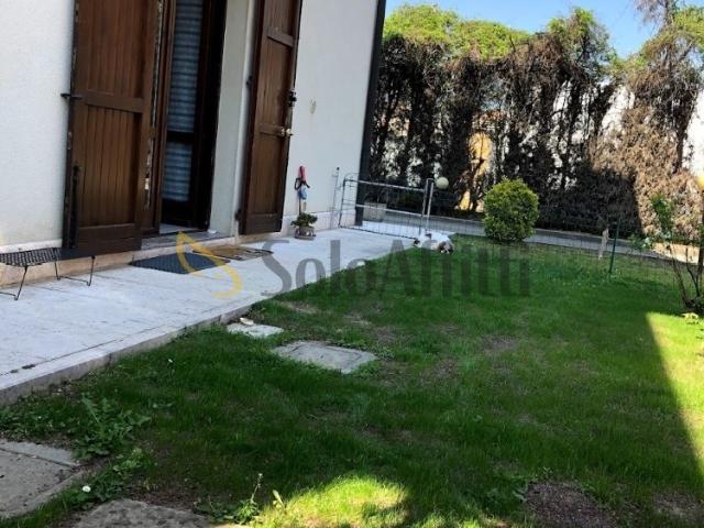 Trilocale in affitto a Castelvetro di Modena via per Modena, Settecani