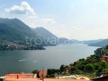 Trilocale in affitto a Carate Urio via Colonghera