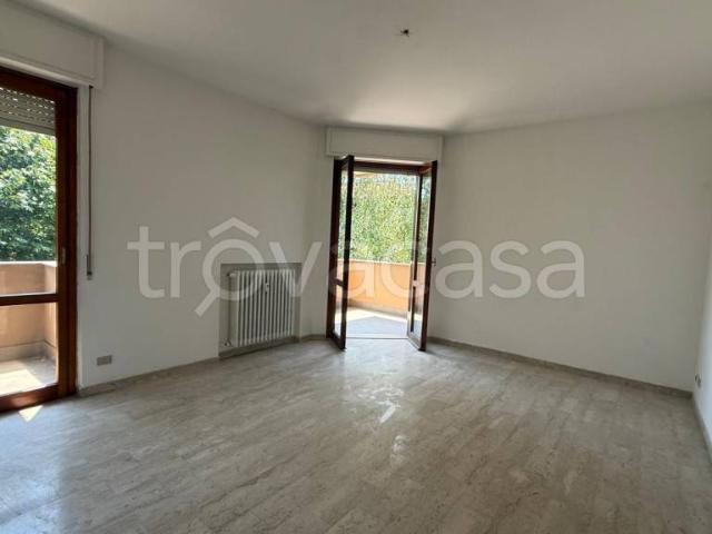 Trilocale in affitto a Carate Brianza via Tibullo, 2