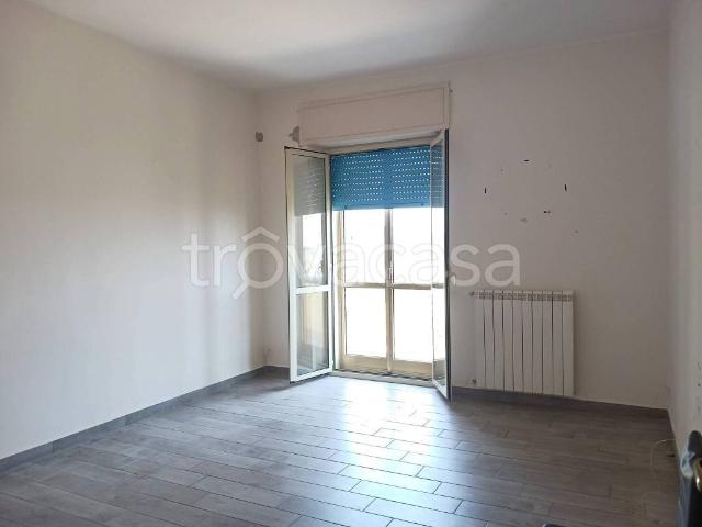 Trilocale in affitto a Catanzaro via Luigi Siciliani, 10, Sala