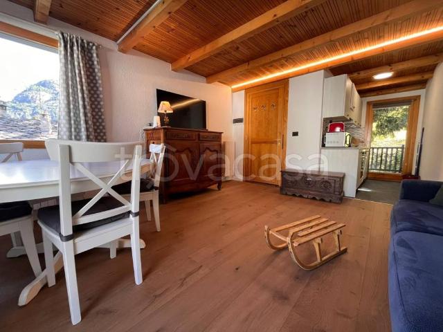 Trilocale in affitto a Courmayeur via Magni, 23