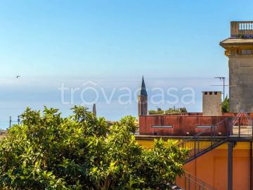 Trilocale in affitto a Genova via San Nazaro, Albaro