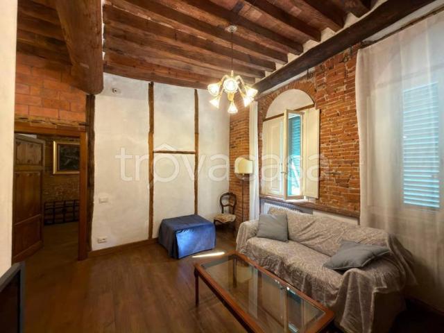 Trilocale in affitto a Lucca, Piazza Napoleone San Michele