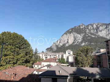 Trilocale in affitto a Lecco, Caleotto