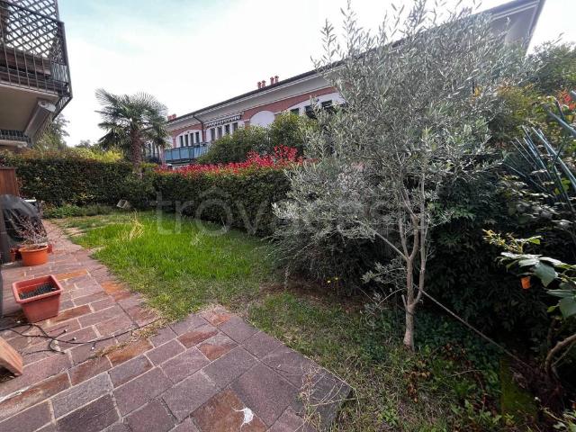 Trilocale in affitto a Lomagna via Marco Biagi, 6