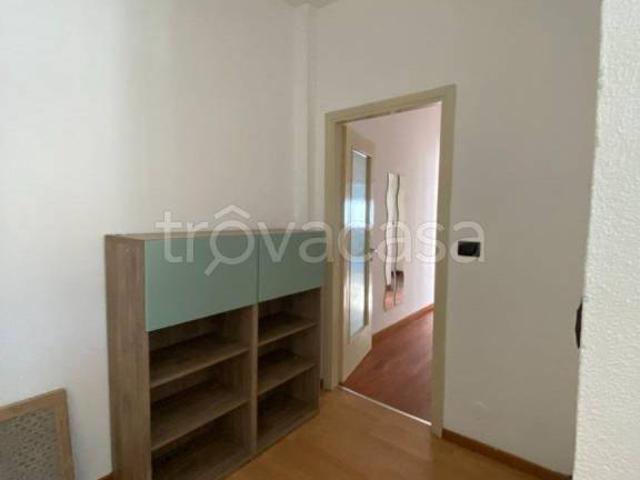 Trilocale in affitto a Pavia via Dora, 14, San Lanfranco