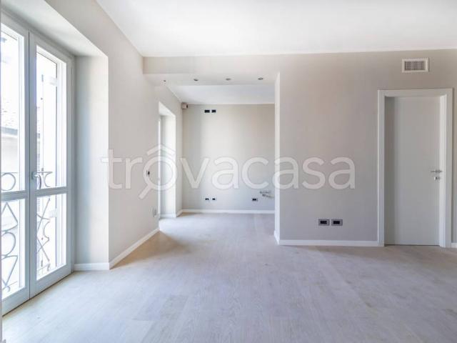 Trilocale in affitto a Pavia via Roma, 18, Centro Storico