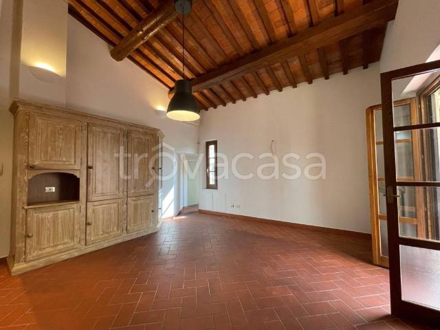 Trilocale in affitto a Prato via Luigi Muzzi, Centro Storico Duomo