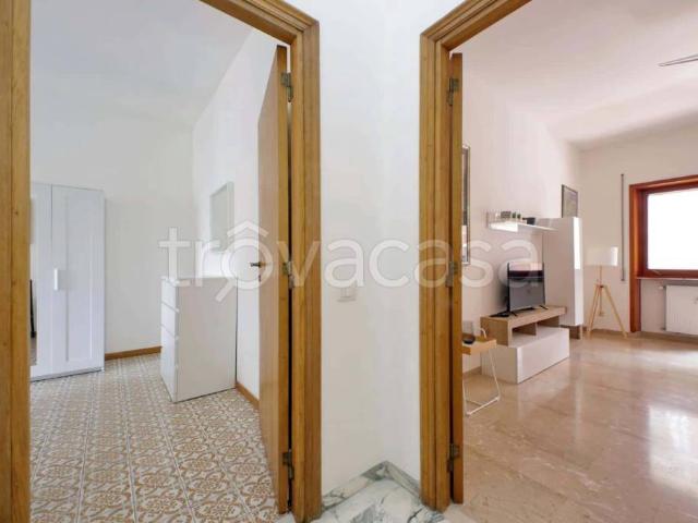 Trilocale in affitto a Roma via Montefalco, Furio Camillo