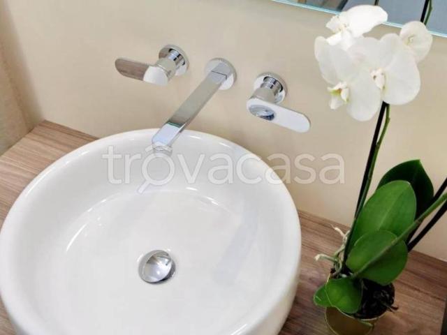 Trilocale in affitto a Roma via del Basilico, Barberini