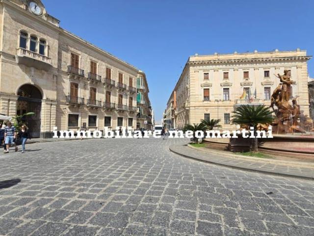 Trilocale in affitto a Siracusa via Mario Gemellaro, 18, Ortigia