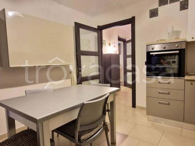 Trilocale in affitto a Torino via Governolo, San Secondo