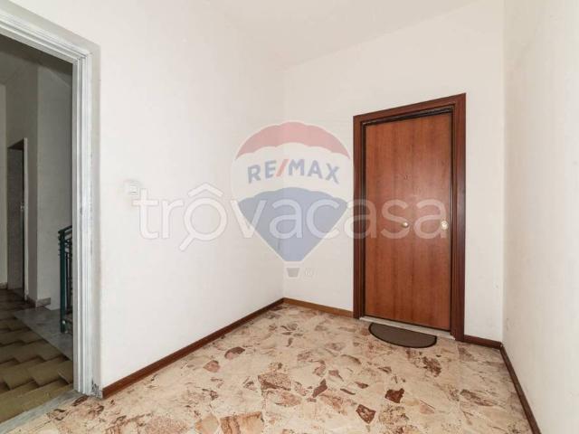 Trilocale in affitto a Tremestieri Etneo via Cristoforo Colombo, 1