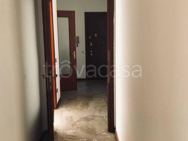 Trilocale in affitto a Valmadrera via Rio Torto