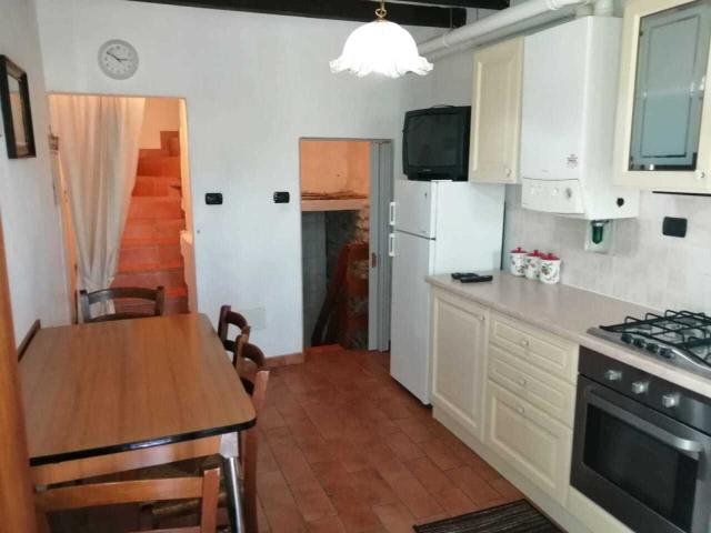 Trilocale in affitto a Varano de' Melegari, case in affitto Varano de' Melegari