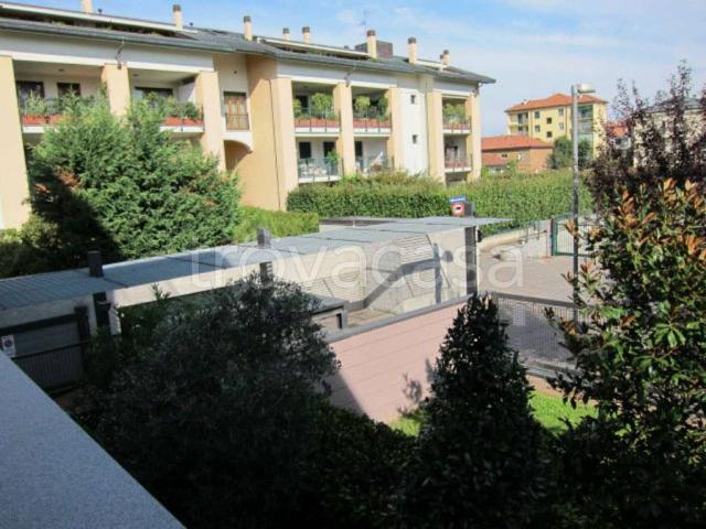 Trilocale in affitto a Villasanta via Cristoforo Colombo, 4