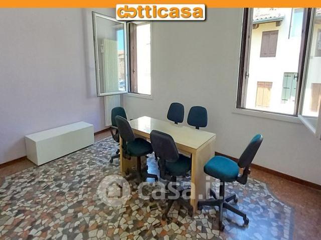 Trilocale in Affitto in Contrà delle Canove Vecchie a Vicenza