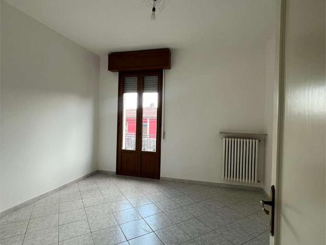 TRILOCALE IN TRIFAMILIARE