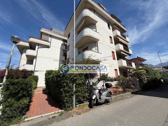 Trilocale in vendita a Massa via poggioletto, Centro città