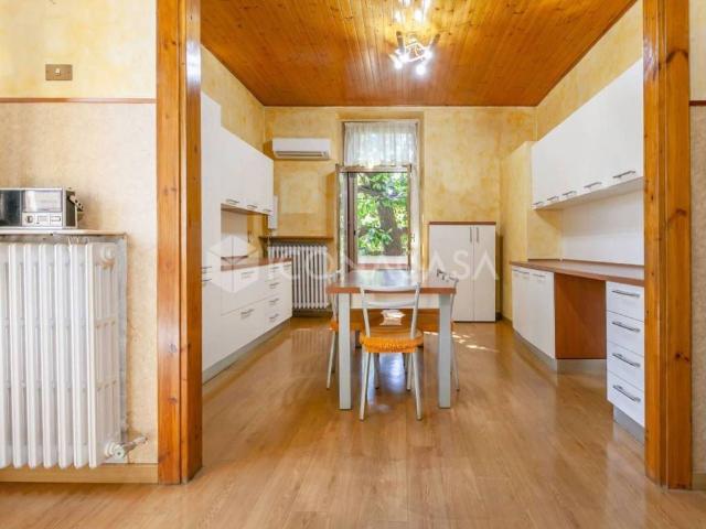 Trilocale in vendita a Milano via Filippo Palizzi, 110, Quarto Oggiaro
