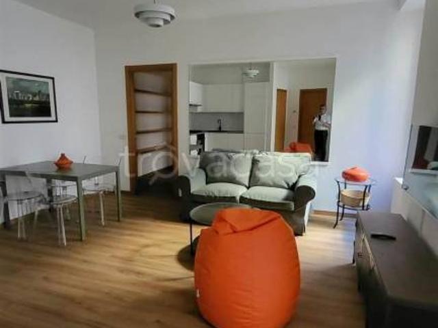 Trilocale in vendita a Milano via Lazzaro Palazzi, Porta Venezia