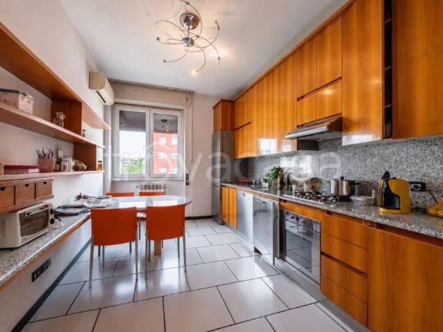 Trilocale in vendita a Milano viale Carlo Troya, 22, Piazza Napoli