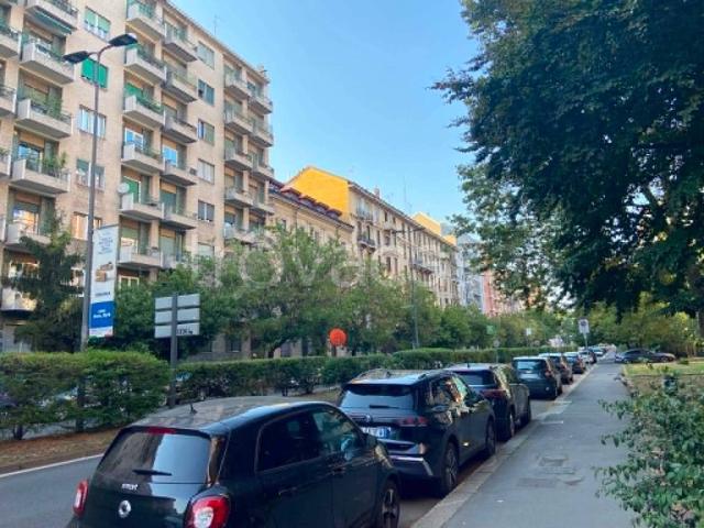 Trilocale in vendita a Milano viale Regina Margherita, Guastalla