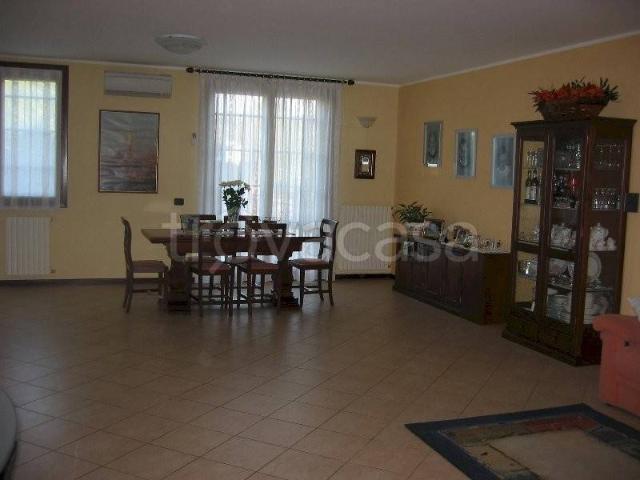 Trilocale in vendita a Modena via Pelusia, Musicisti