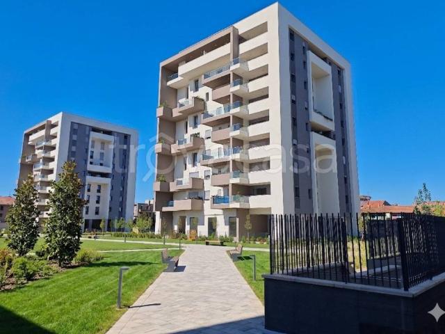 Trilocale in vendita a Monza via Giuseppe Giacosa, 24, Cederna