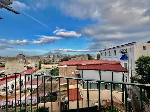 Trilocale in vendita a Napoli via della Veterinaria, San Carlo all'Arena