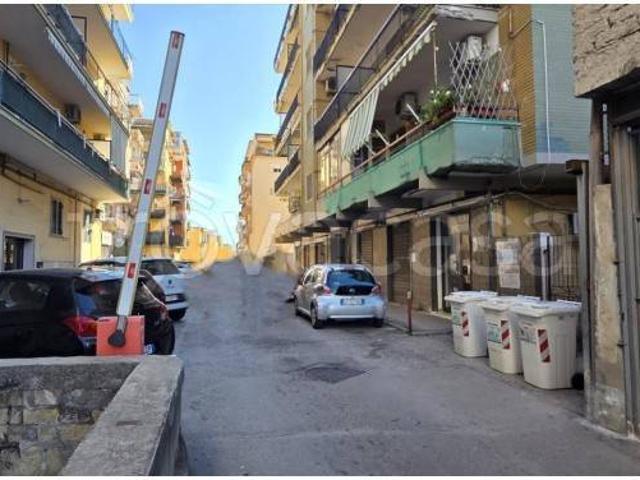 Trilocale in vendita a Napoli via Diomede Carafa, Bagnoli