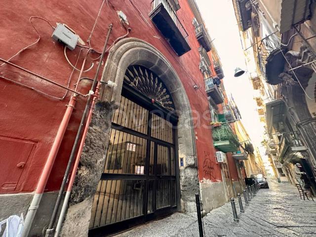 Trilocale in vendita a Napoli via Loffredi, 20, Tribunali