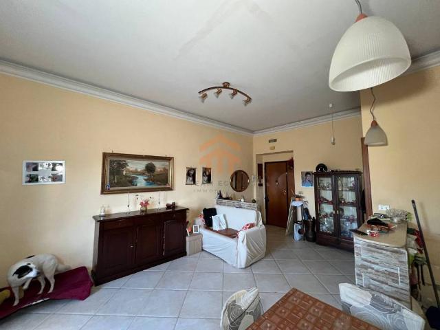 Trilocale in vendita a Napoli via Nicola Nicolini, San Carlo all'Arena