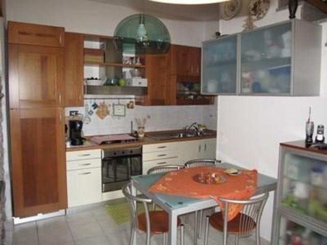 Trilocale in vendita a Ortonovo, Luni
